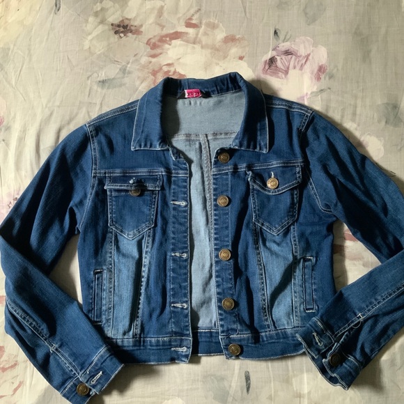 Denim Jacket 🧥 - Picture 4 of 6